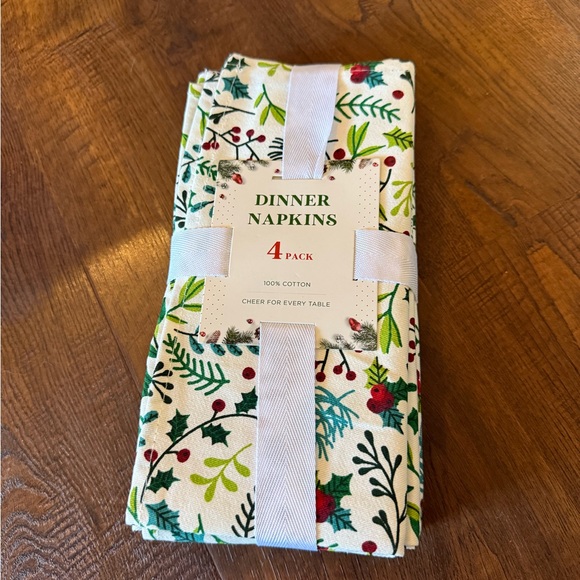 Other - Holly Berry Classy Print Holiday Christmas Cloth Dinner Napkins NEW